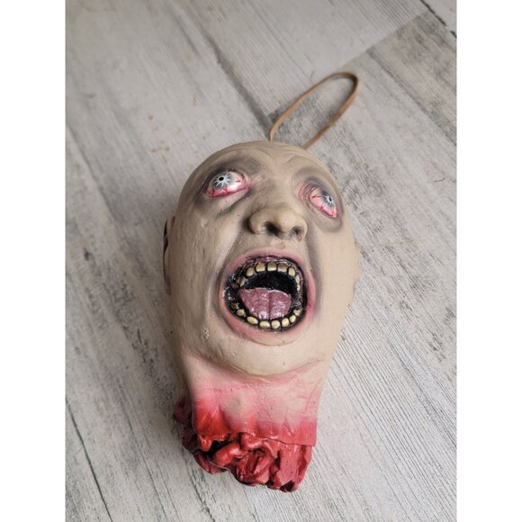 Nightview mini rubber decapitated screaming head Man Halloween prop decor - Picture 1 of 9